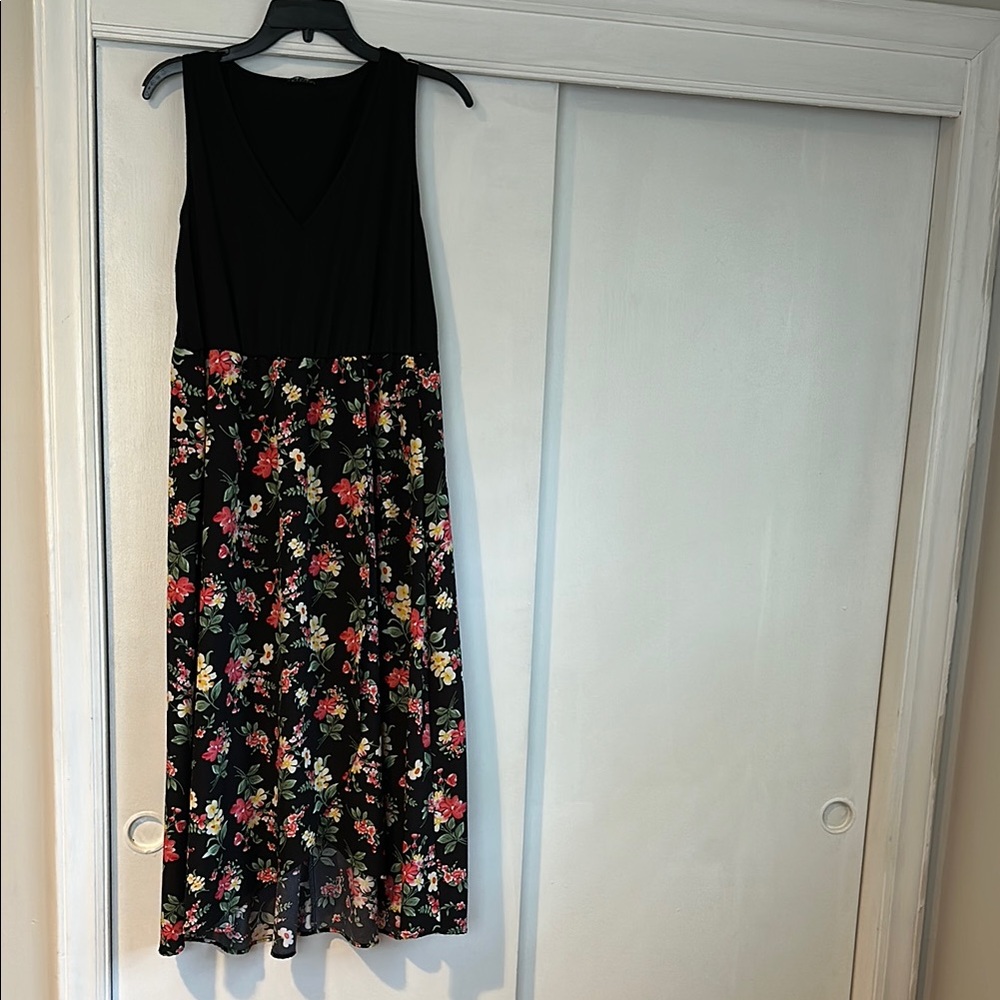 BloomChic Black and Pink Sleeveless V-Neck Midi Sundress